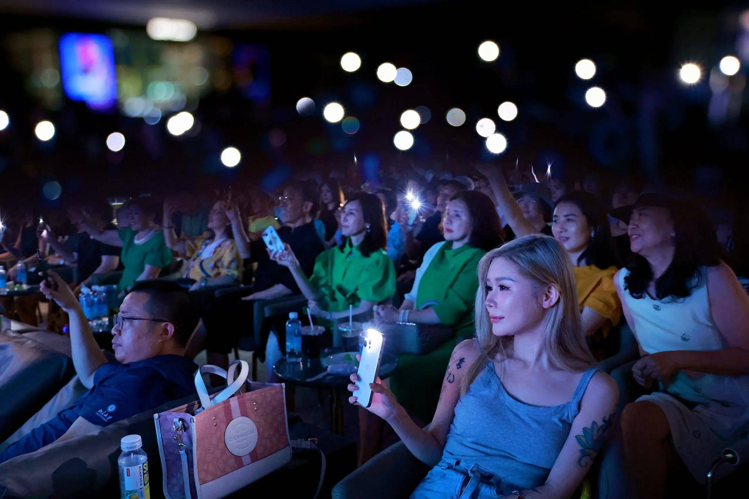 Ming迎来十五赛季出色发挥，TES观众热烈欢呼！观众掌声雷动-爱游戏体育官网