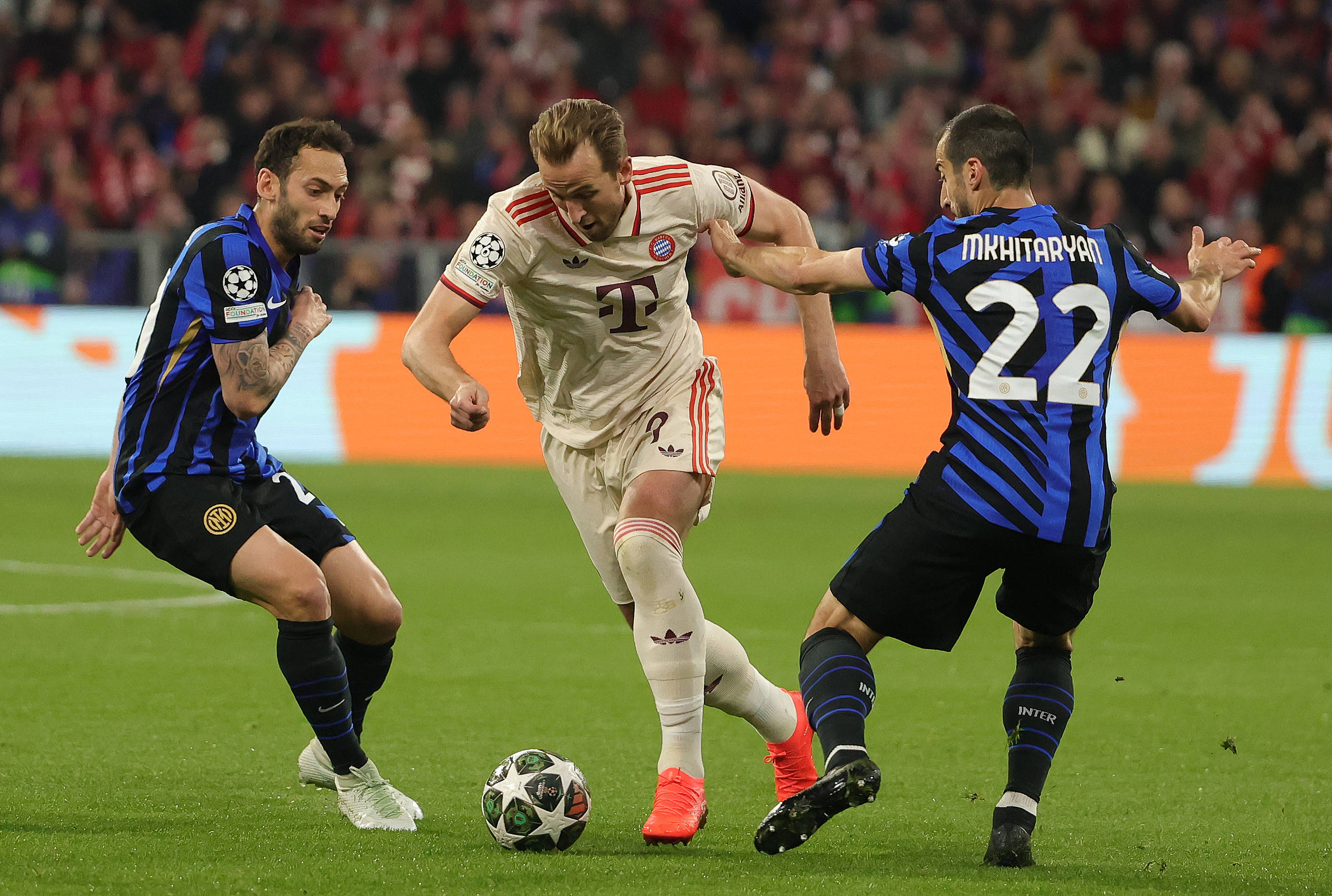 皇家马德里不断突破！，詹姆斯连续十二场比赛得分超过锐不可当全场沸腾不已-爱游戏