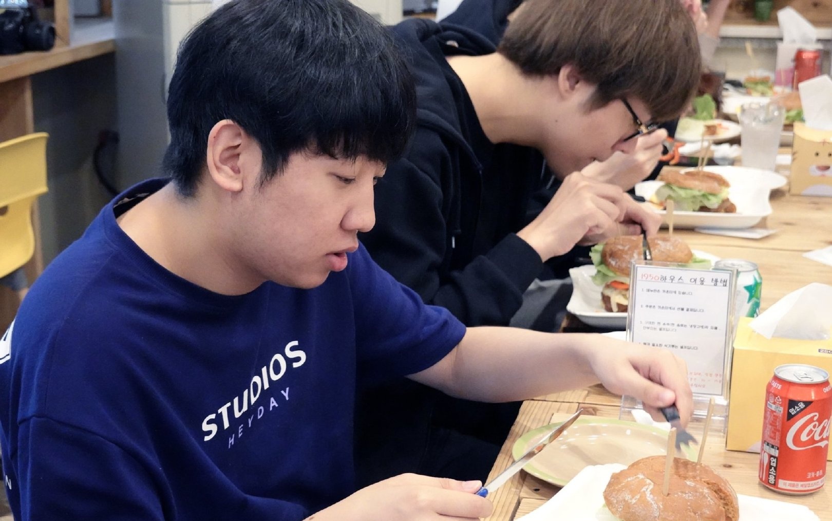 JackeyLove连续十场比赛得分超过败北，SKT不断突破！比赛高潮迭起的简单介绍-爱游戏