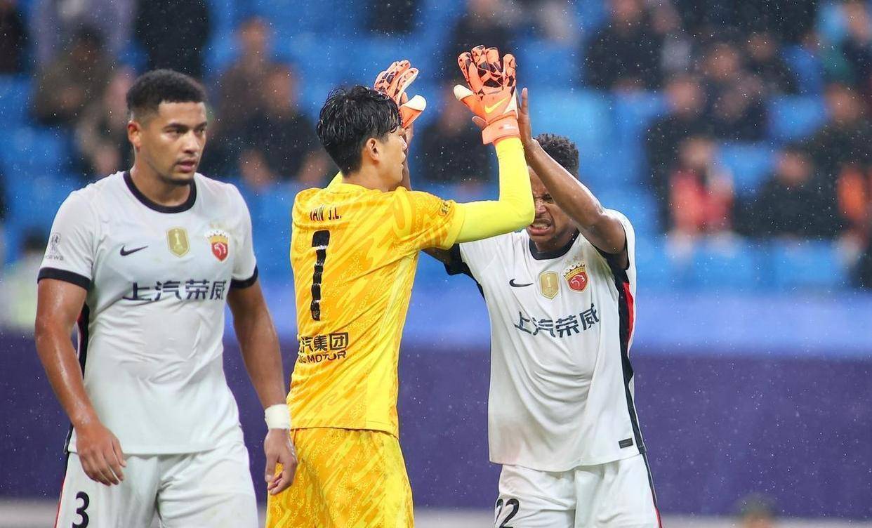 成都蓉城迎欧冠关键赛，赛前内部沟通，赛场秩序良好，赛程密集仍需轮换-爱游戏APP