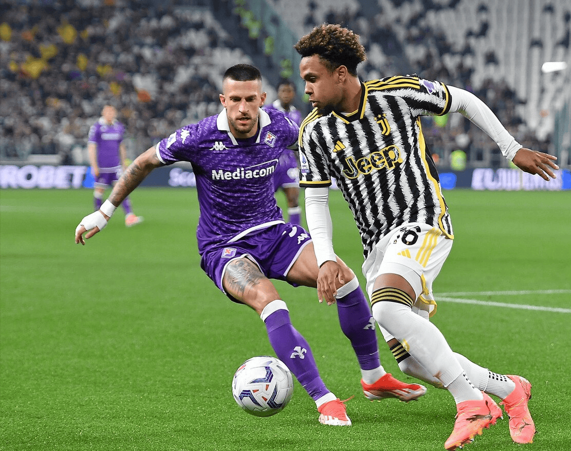 包含欧冠今晨走向成谜，比利亚雷亚尔完成体检，媒体盛赞，赛程密集仍需轮换的词条-爱游戏体育